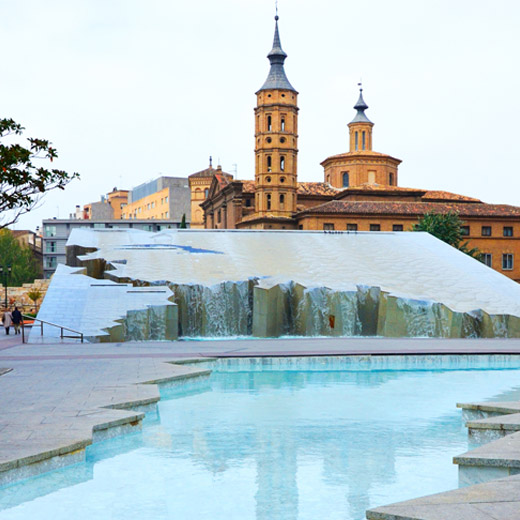 Fuente plaza del pilar